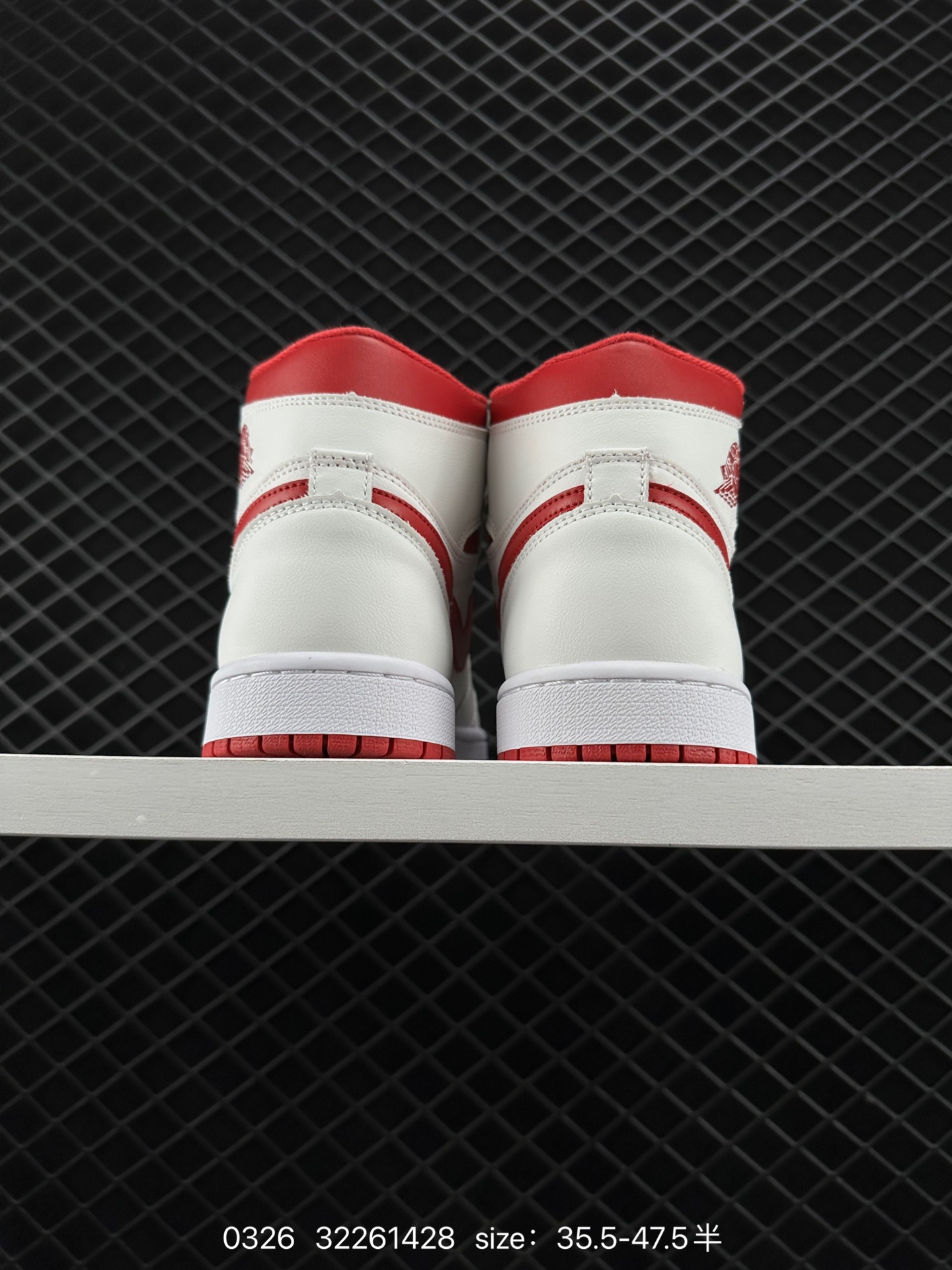 （NIKE）AIR JORDAN 1 MID